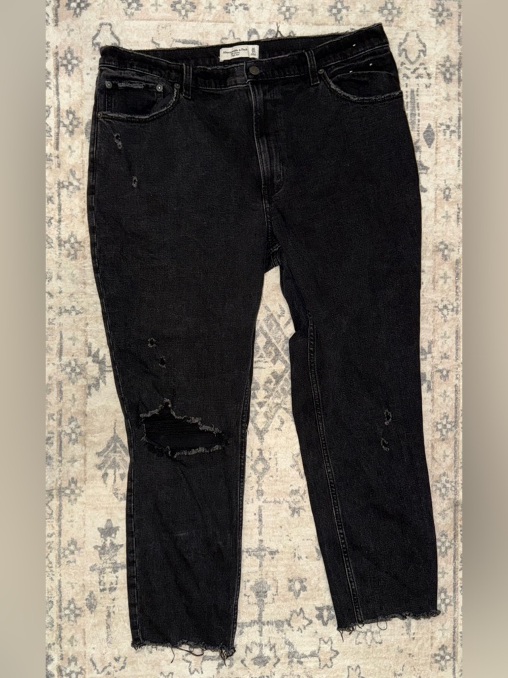 Abercrombie & Fitch The Skinny High Rise Distressed Jeans Size 32